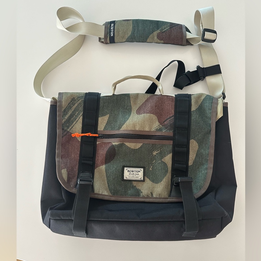 Burton Flint Camo Messenger Bag - laptop computer travel bag. Burton snowboards